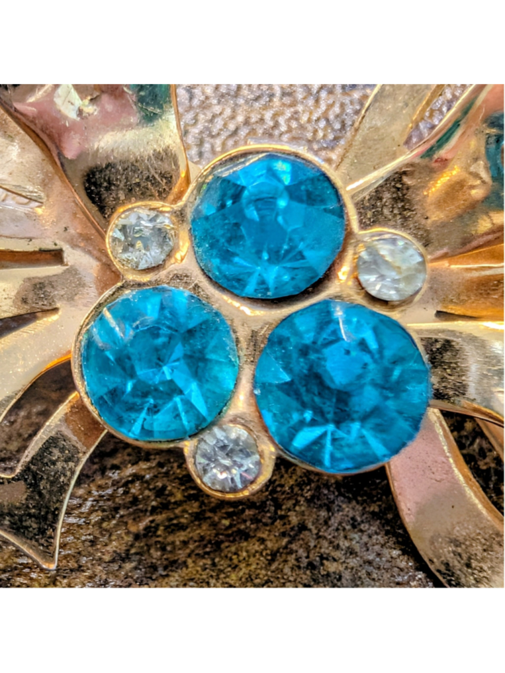 Vintage Coro Blue Rhinestone Bow Brooch Gold Tone Mid Century Ribbon Pin - Picture 3 of 10
